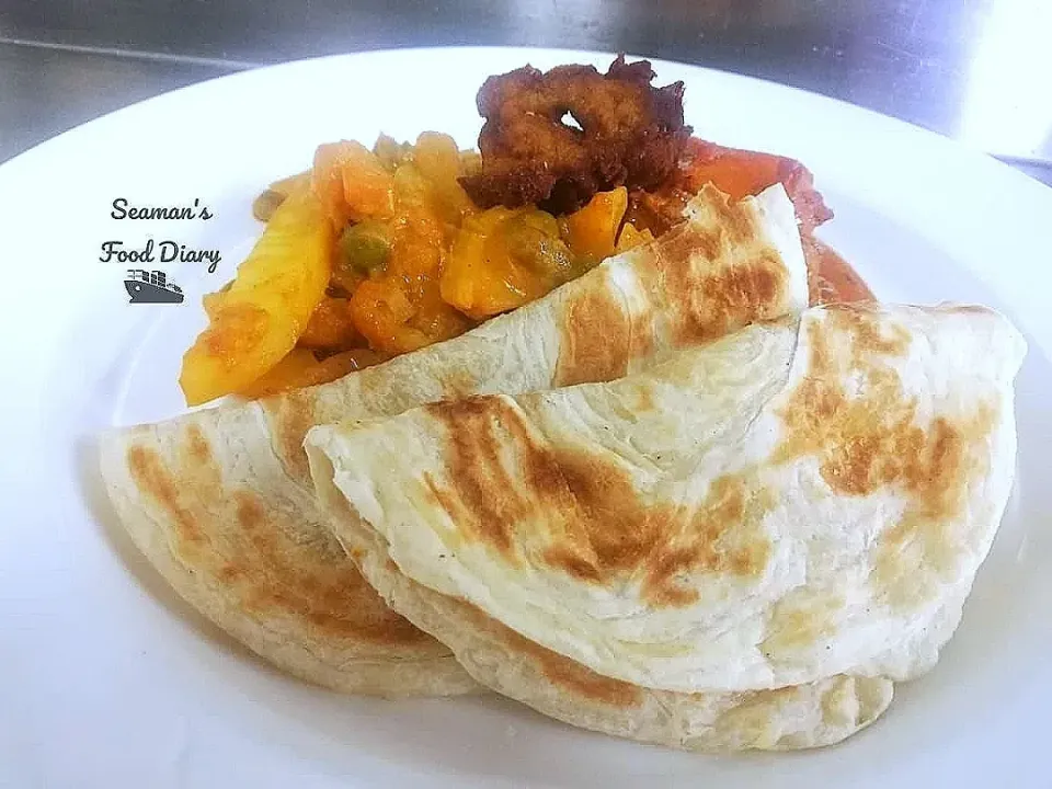 Parata with Butter Chicken
#SEAMAN #lifeinship #cruiseship #sailorslife #fooddiary #cheflife #butterchicken  #parata|Dileeshaさん