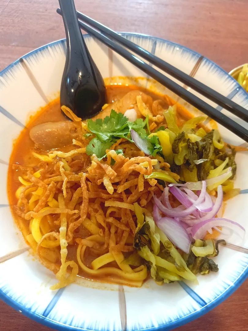 Northern Thai Curry Noodle Soup w/ Chicken aka "Khao Soi Gai" (ข้าวซอยไก่)|An'leeさん