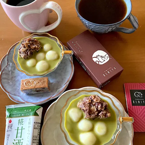 「プラス糀 糀甘酒 LL 抹茶ブレンド」を使ってみたSnapdishの料理・レシピ写真:抹茶甘酒に白玉と発酵黒豆あんこを入れて和スイーツに❤️めっちゃおいし〜