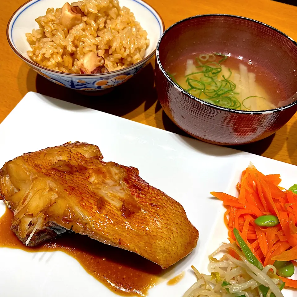 赤魚の煮付けと蛸の炊き込みご飯|えみゆさん