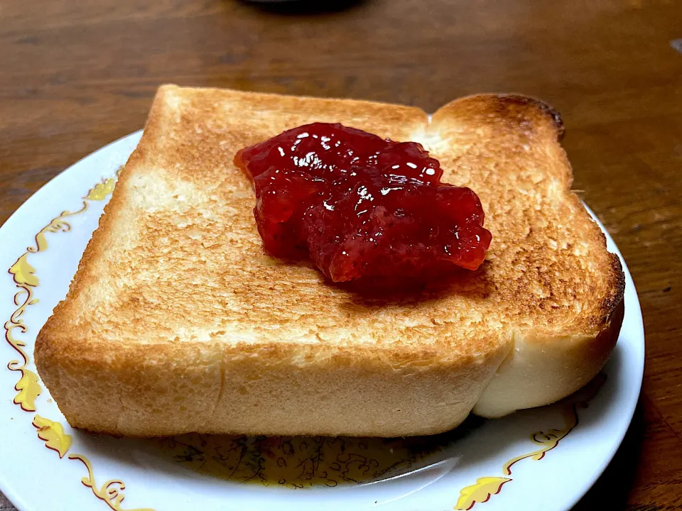 いちごジャムトースト|はっちぃさん