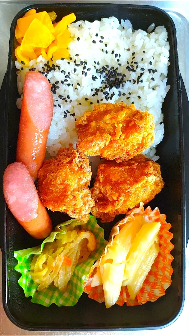 旦那弁当　2023/3/16

鶏の竜田揚げ
ウインナー
ペンネのクリーム煮
切り干し大根の煮物|ユキヨメ♪さん