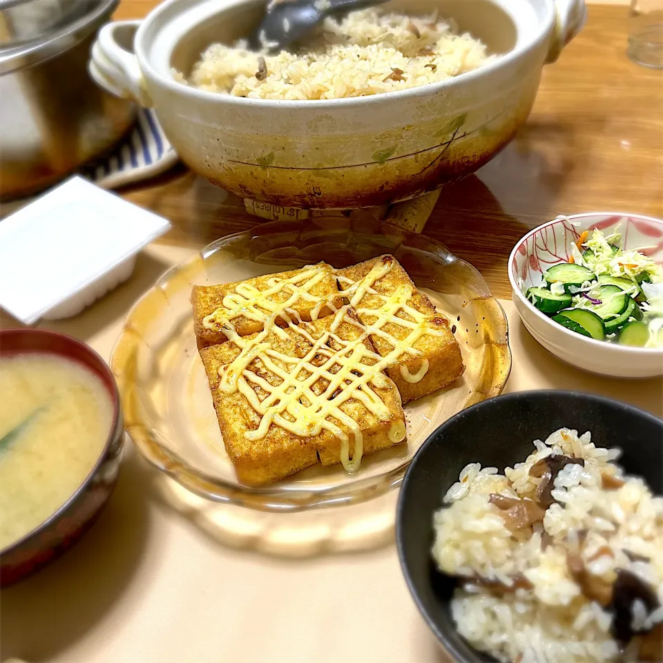 2023/03/14 土鍋でホクトきのこ炊き込みごはん、厚揚げマヨ焼き、キャベツきゅうり甘酢和え|kykyさん