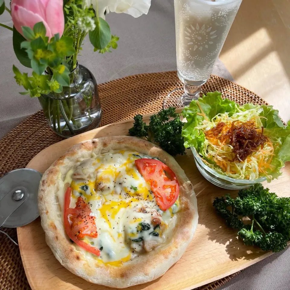 Snapdishの料理写真:3/16❤︎鶏肉のクリームソースピザ&シードル🍕🍸|Makinsさん