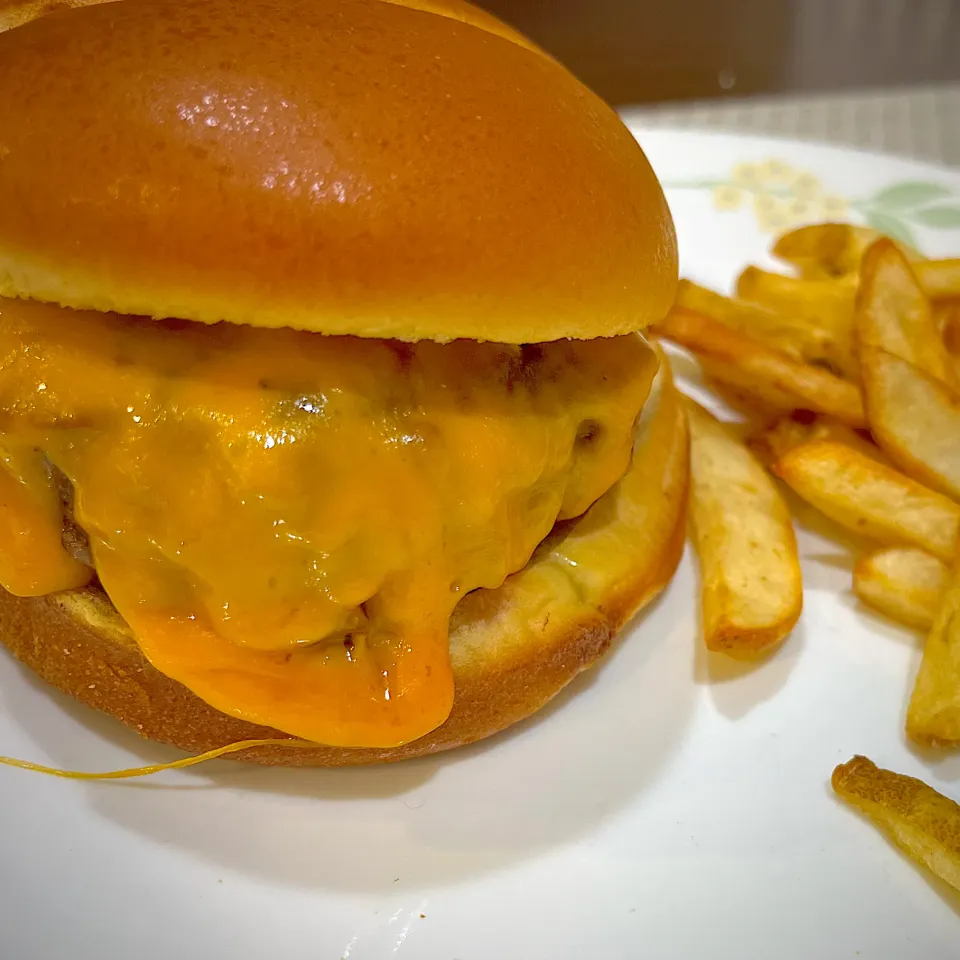 Delicious Turkey burger with gooey melted cheddar cheese and a side of French fries|Laki Maikaʻiさん