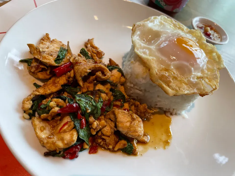 Snapdishの料理写真:Ka Prao Gai (ผัดกระเพราไก่) - Thai Basil Chicken|270w178bさん