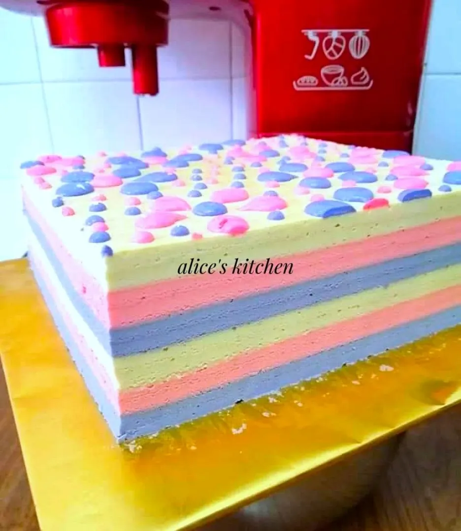 Sarawak Layer Cake
Flavour:cheese, blueberry &strawberry
method:baked layer by layer.|Alice's kitchenさん