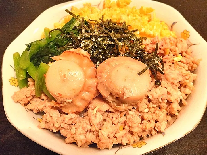 三色丼ホタテ乗せ|奥海さん