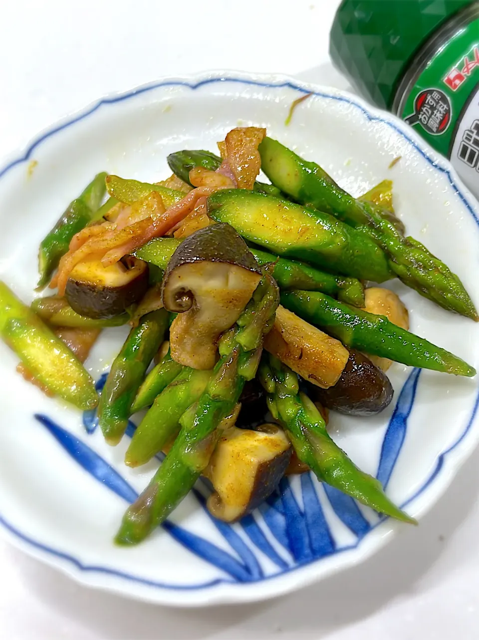 アスパラとベーコンと本しめじのバター炒めカレー風味|☆よーこ☆さん