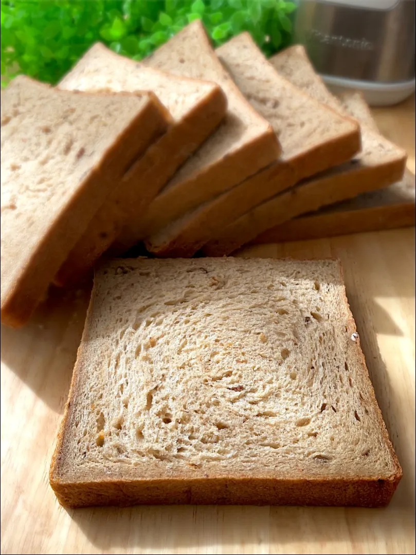 塩麹マルチグレイン食パン🍞|9421beruさん