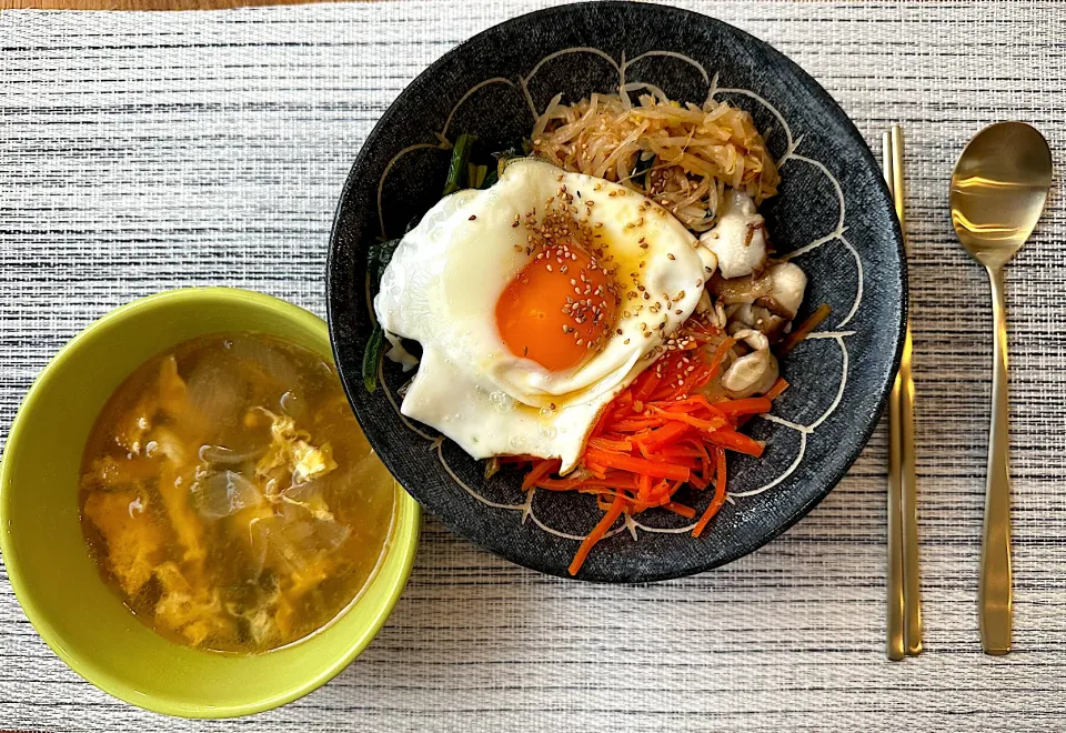 旦那作　ビビンパとプゴクで二日酔いを吹っ飛ばそう❗️ の朝ごはん🍚|BUBUさん