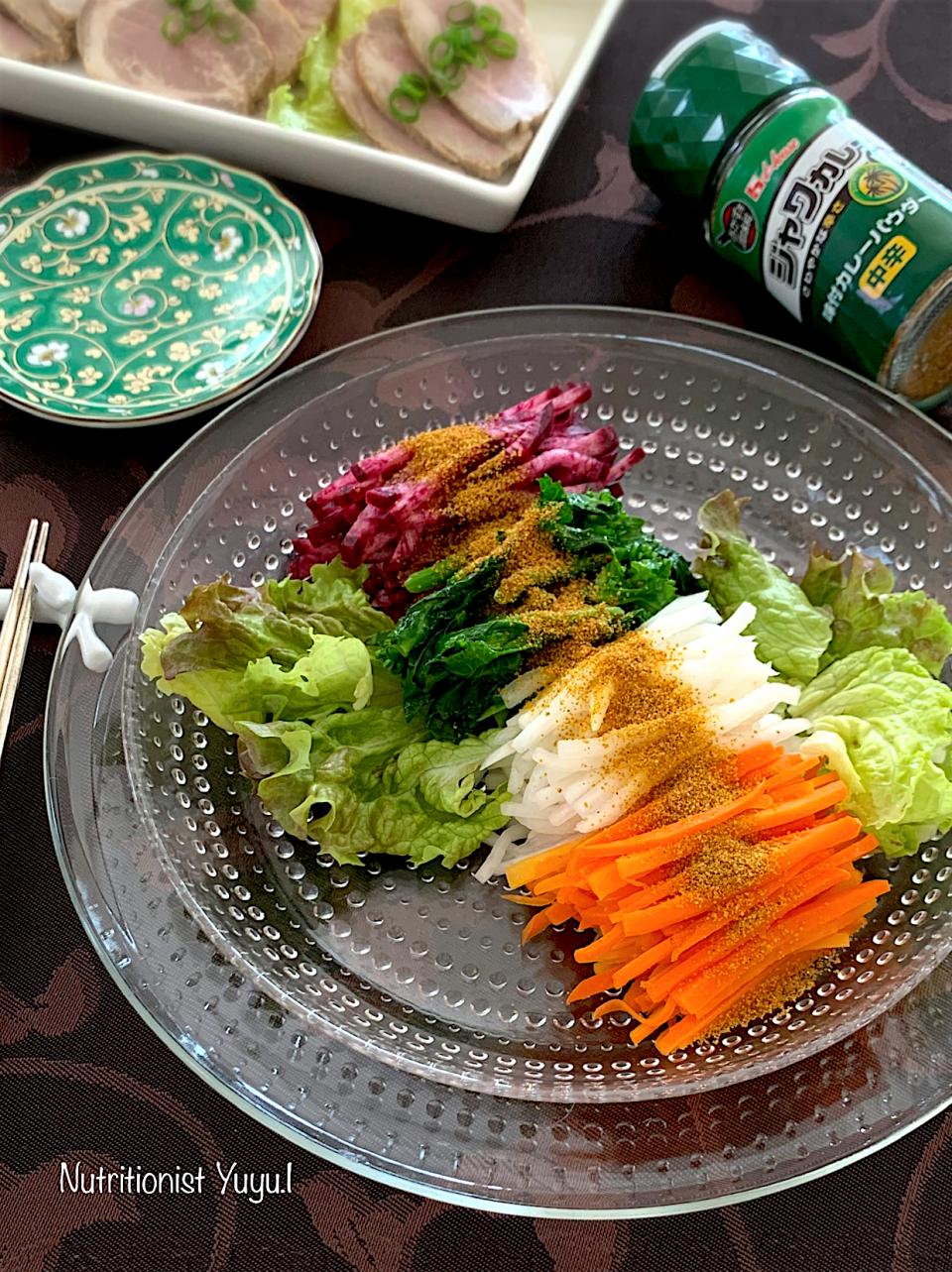 紅白大根と青菜と人参の4色カレーナムル