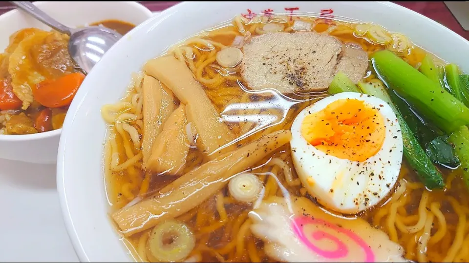 Snapdishの料理写真:【本日この店で最後の食事】
中華専門 玉屋
仙人ラーメン (単品700円)と
小カレーのセット
@十条7分
(赤羽から徒歩20分)
23060 (61,569)|大脇さん