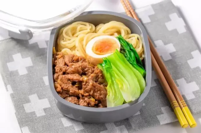 Snapdishの料理写真:【麺弁当】大豆のお肉のルーロー麺弁当|マルコメ キッチンさん