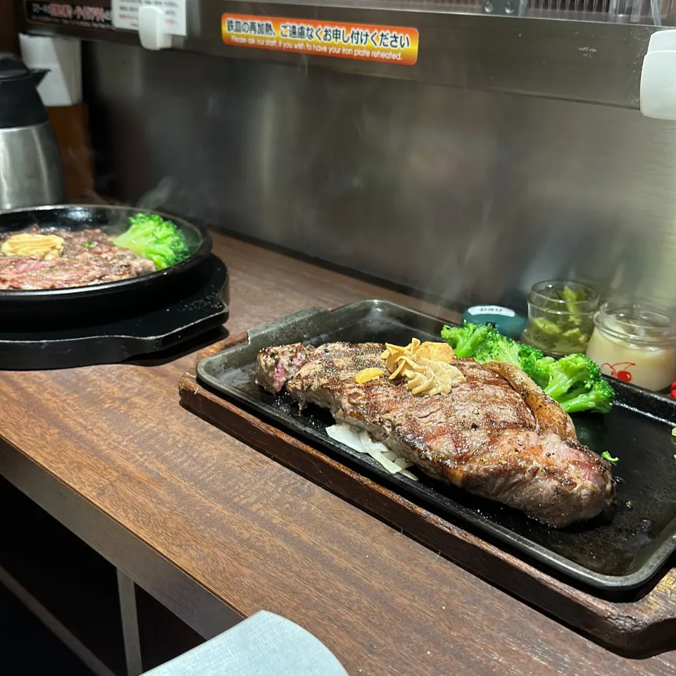 ニューヨークカットサーロイン300g と　ダイヤモンドワイルドステーキ300g ＃いきなりステーキ元住吉店|Hajime Sakaiさん