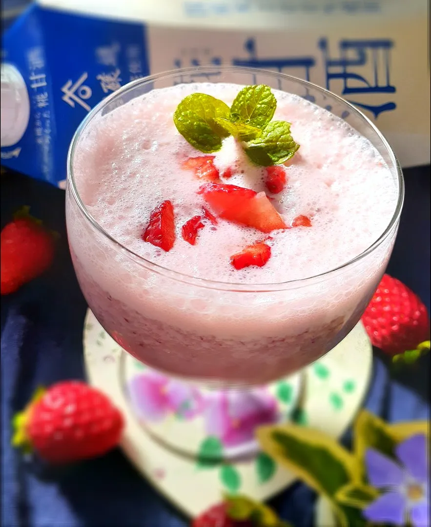 糀甘酒でいちごミルクシェイク🍓|fumfumさん