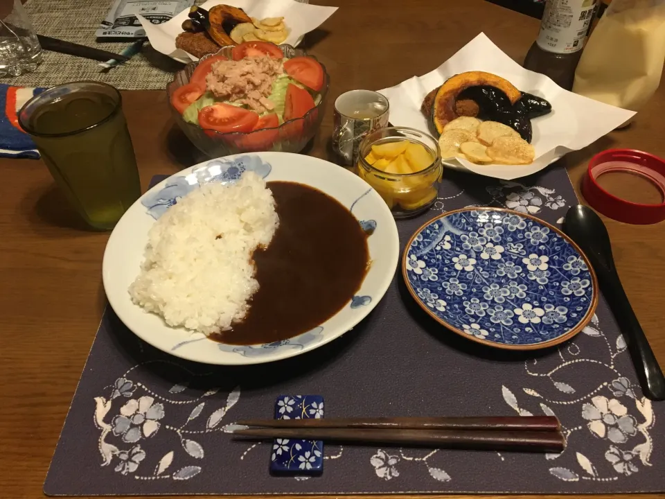 カレーライスと素揚げ盛り合わせとサラダ(夕飯)|enarinさん