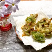 Snapdishの料理写真:春の訪れ🌸今晩はふきのとうの天麩羅で晩酌😙|はるさん