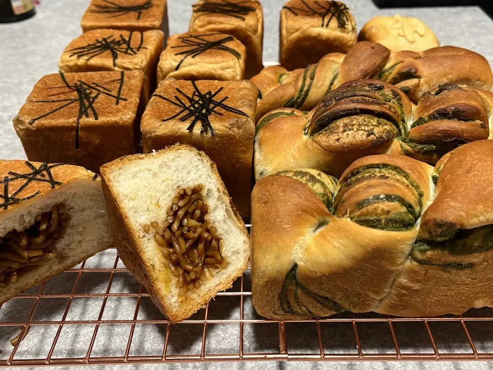 キューブ焼きそばパンと　抹茶のパン|ちゃこさん