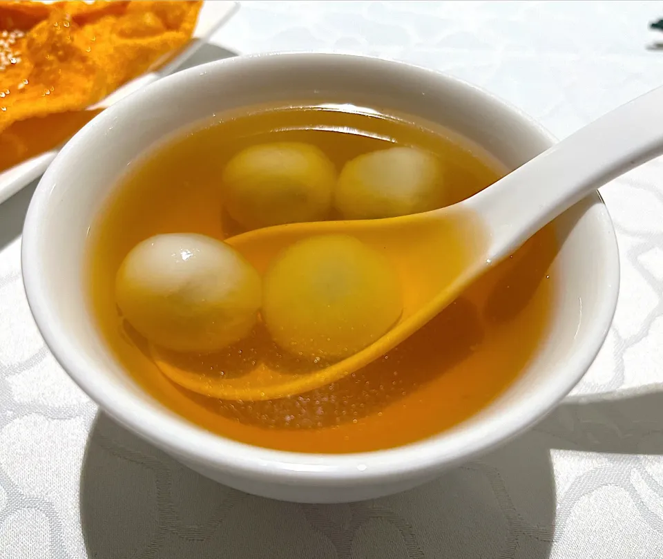 Glutinous rice dumplings in Osmanthus and ginger tea|skyblueさん