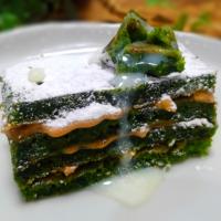 ほうれん草パンケーキでピーナッツミルフィーユ