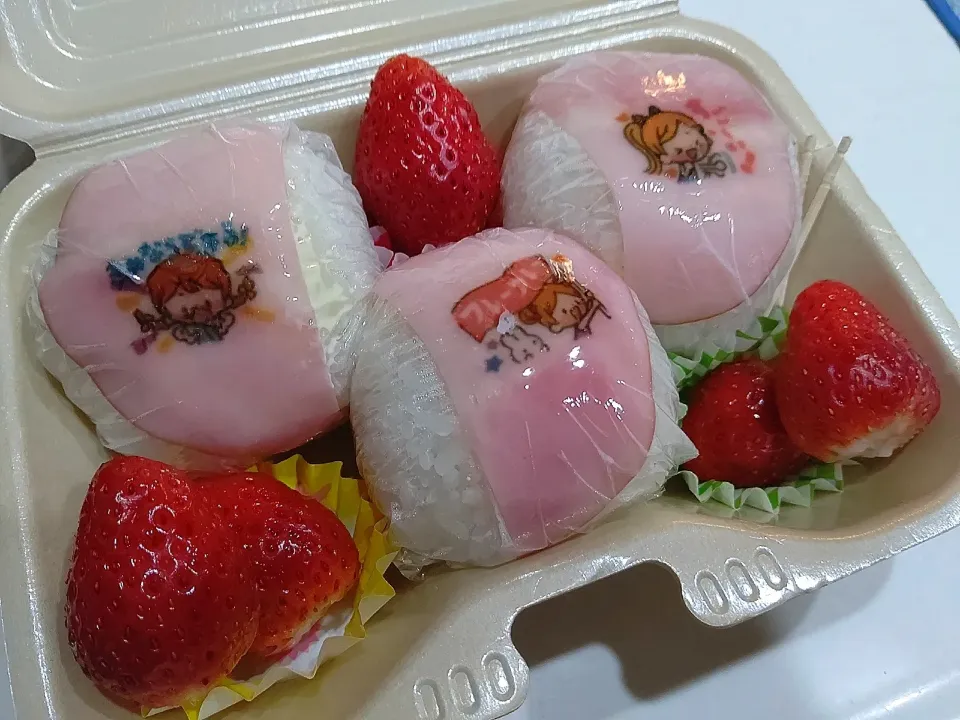 Snapdishの料理写真:チーズ入りチキンカツおにぎり弁当|ゆきこさん