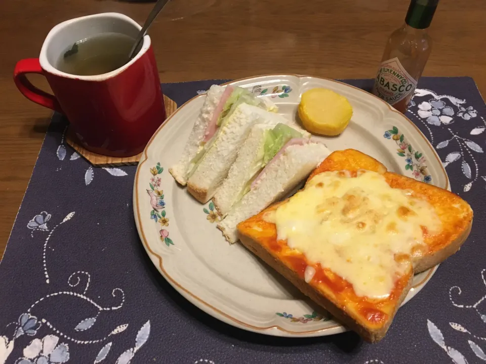 サンドイッチとチーズトースト(昼飯)|enarinさん