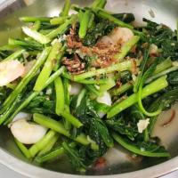 Stir fry garlic prawns cai xin 😍😋