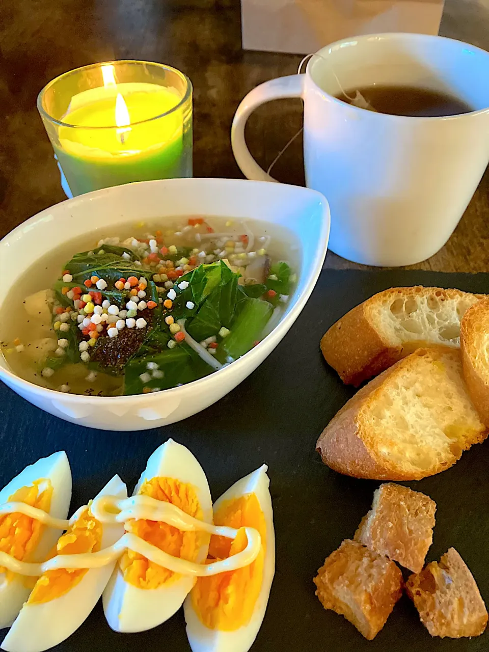 マイ朝ご飯。温かいスープが必須です🥖🧈🥚🥬|Atsuko Munakataさん