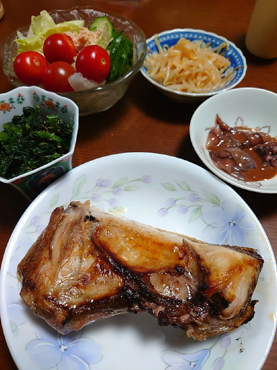 ぶりカマ
ホタルイカ刺身
もやしナムル
ほうれん草胡麻和え
サラダ|ぱやさん