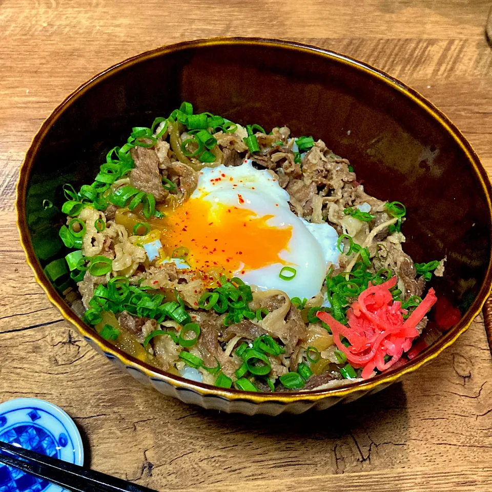 Snapdishの料理写真:温玉牛丼❏白ワインとダシダ|くろねこじったん‍さん