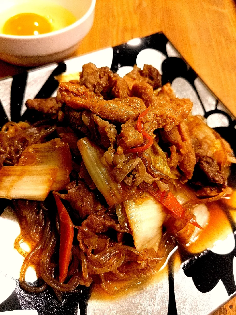 Snapdishの料理写真:すき焼き丼予定からのご飯は別ver
あと、なめこと大根・小松菜のお味噌汁
春キャベツのサラダ|チョコさん