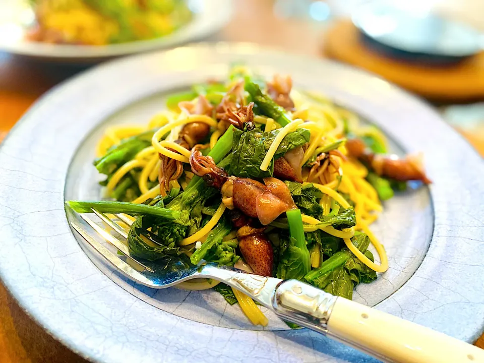 Snapdishの料理写真:ホタルイカと菜の花のパスタ☺︎|まめすけ。さん