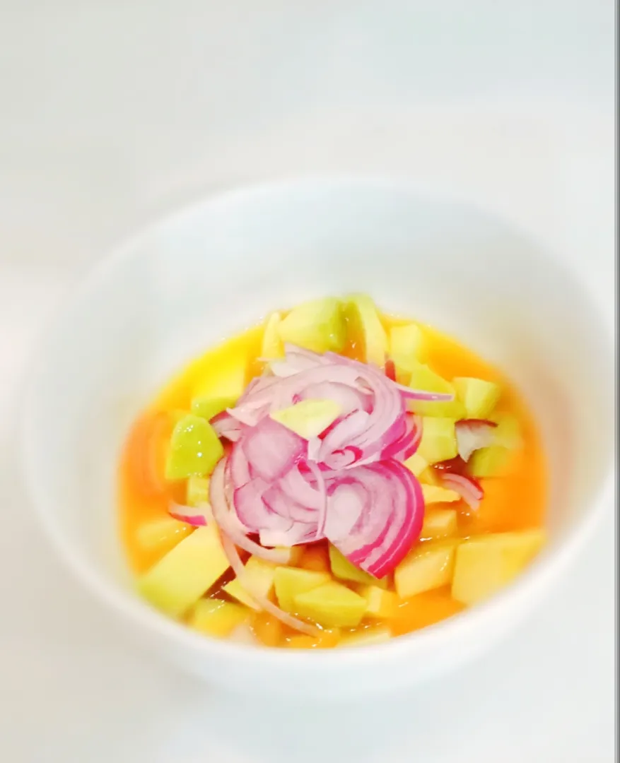 Avocado + red onions + thai mango salad dressing 💟

It tastes even better when hard boiled eggs are added.|2721_blissさん