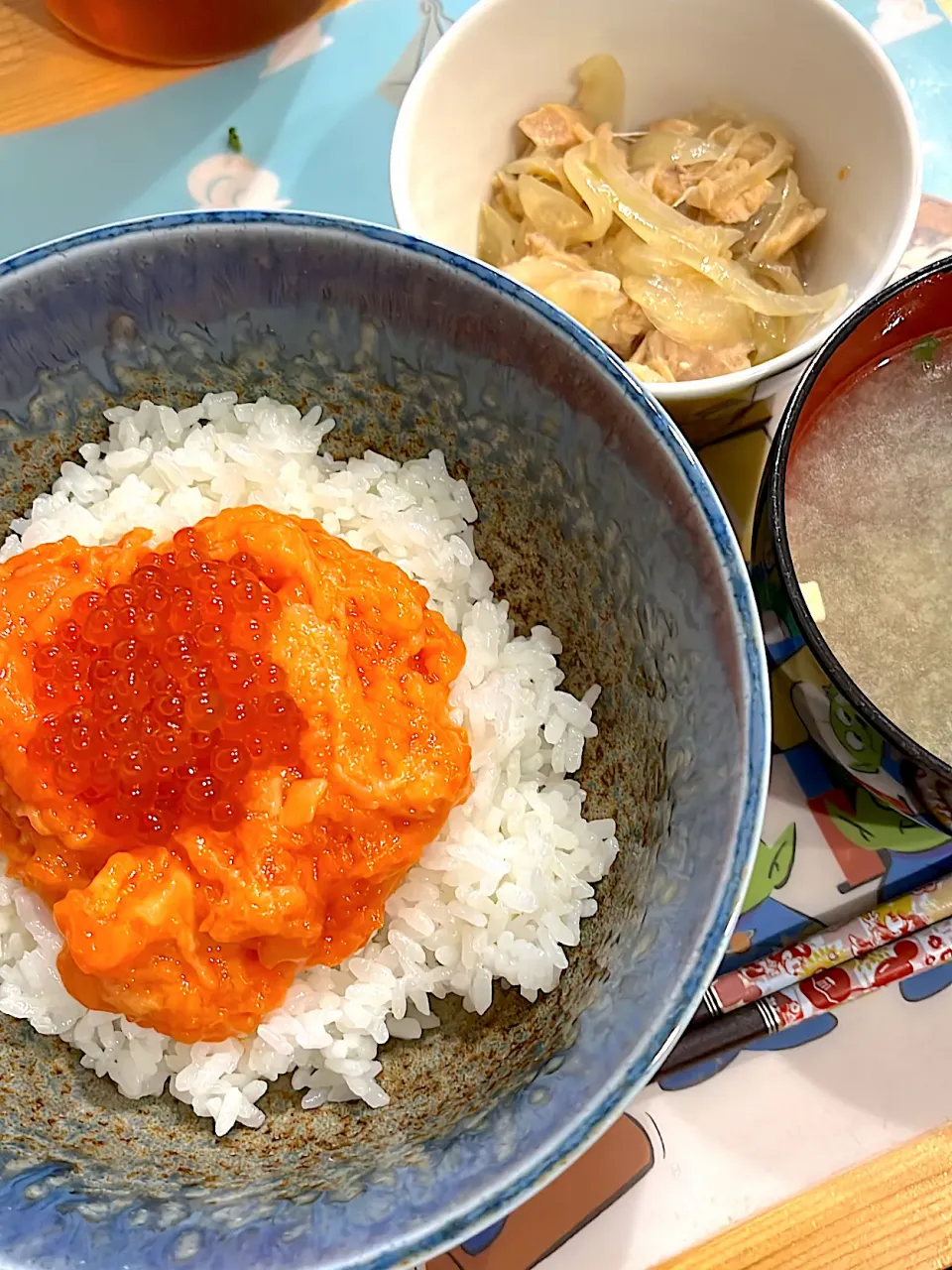 海鮮親子丼 & 玉ねぎとツナのめんつゆ煮|ぺろたんさん