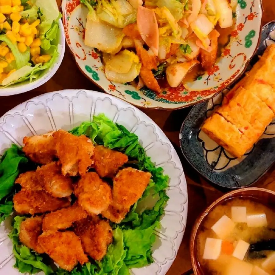 晩ごはん✨

✾チキンのパン粉焼き
✾白菜とハムの中華炒め
✾紅生姜の卵焼き
✾お味噌汁
✾コーンサラダ|さらママさん