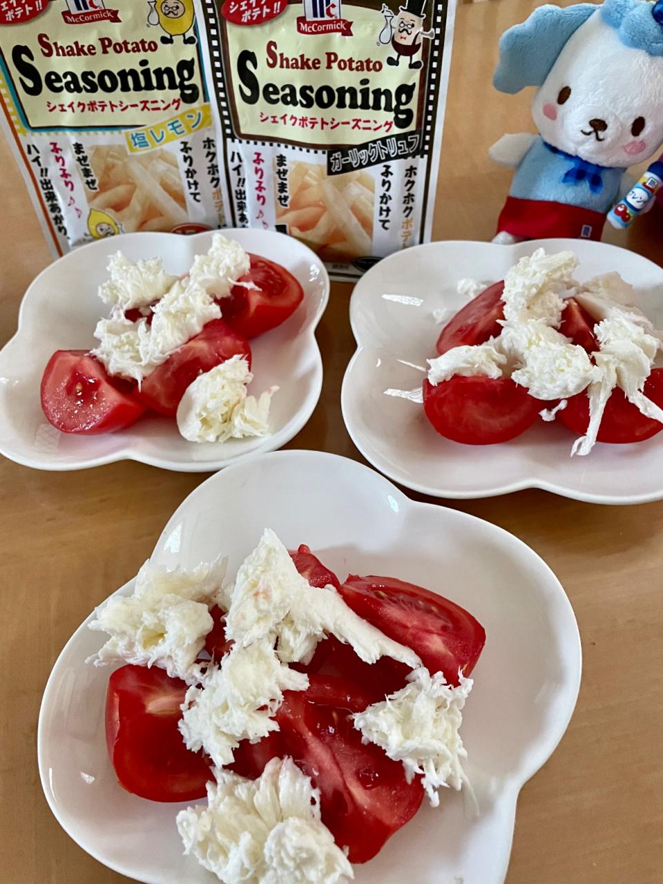 フルーツトマトとモッツァレラチーズのサラダ　オリーブオイル＋シーズニング