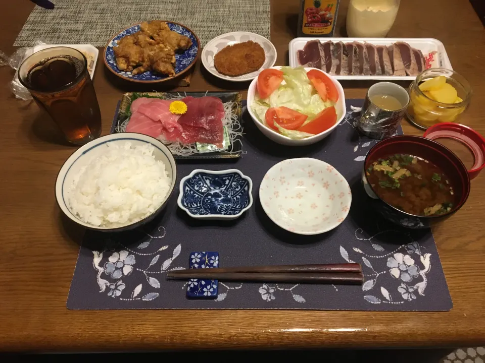 刺身と鰹のたたきとお惣菜と揚げ物(夕飯)|enarinさん