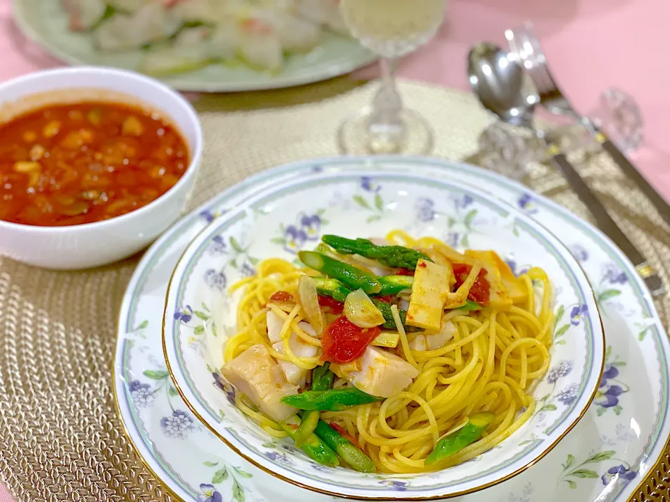 Snapdishの料理写真:お夕飯はミネストローネ・鯛のカルパッチョ・フレッシュトマトのパスタ🇮🇹|Seikoさん