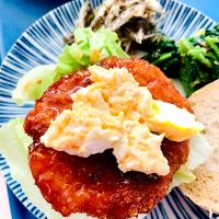 タルタル乗っけの海老カツバーガー