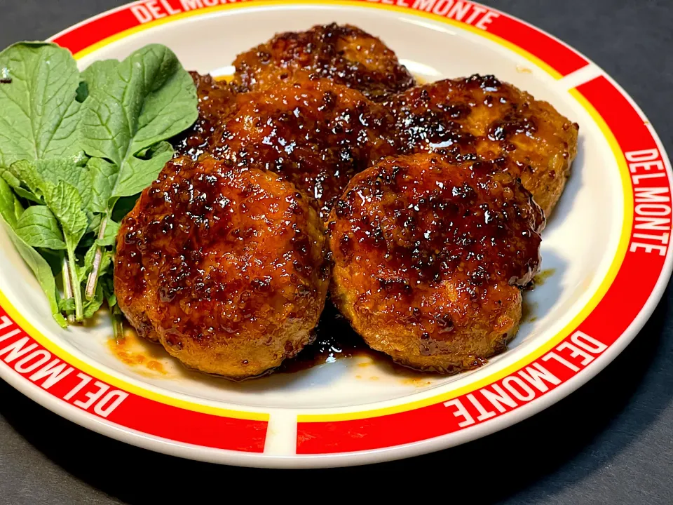 からあげビールさんの料理 【おうち居酒屋ごはん】ご飯が進む♪粒マス照り焼き新玉豚バーグ|レオンさん