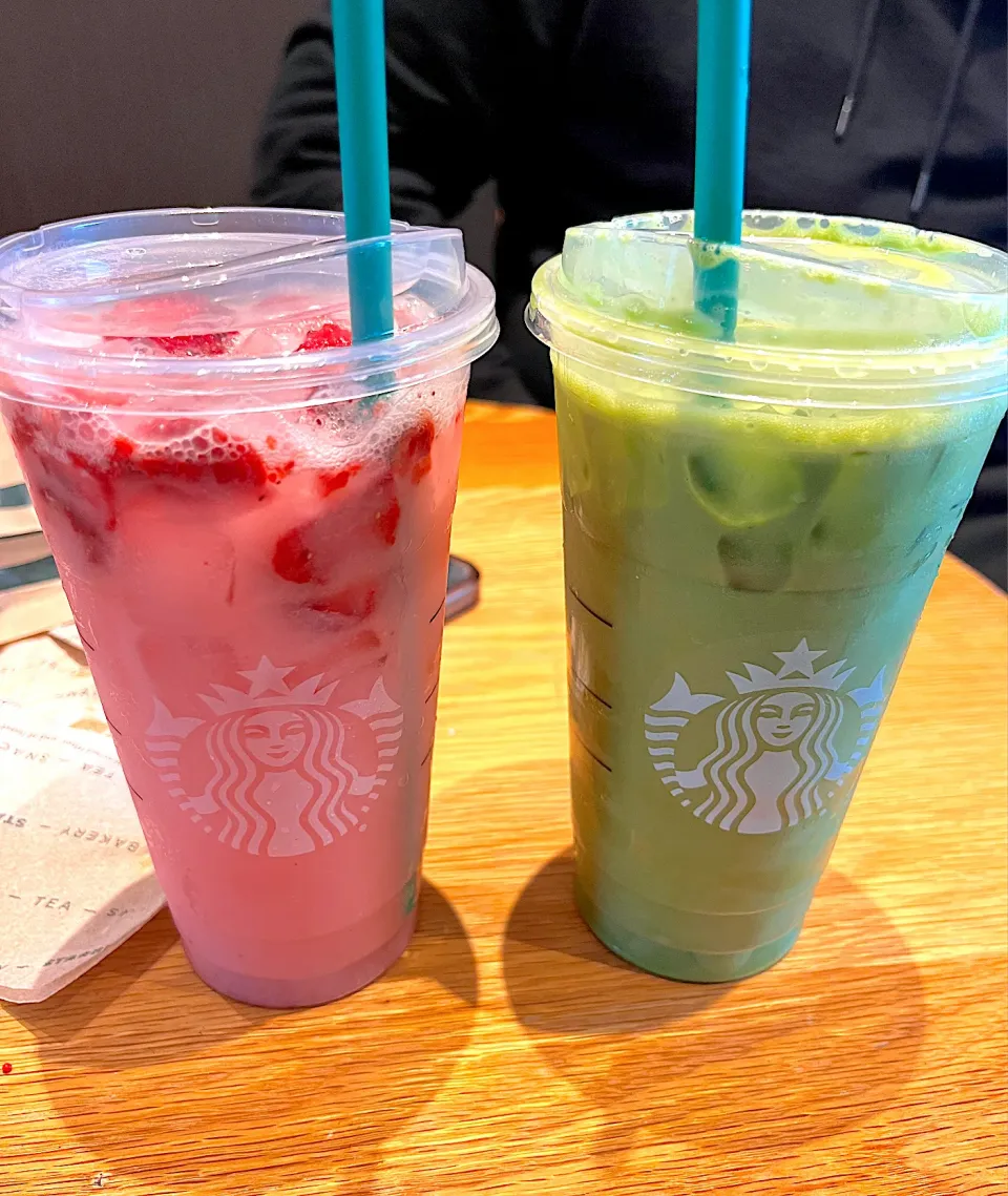 Starbucks pink drink🍓iced Greentea latte💚|🌺IAnneさん