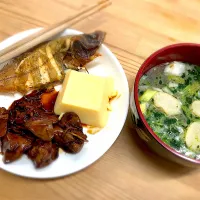 Snapdishの料理写真:今日はカレイの塩焼き、鳥肝、卵豆腐に野菜たっぷりの味噌汁です！|ワタベさん