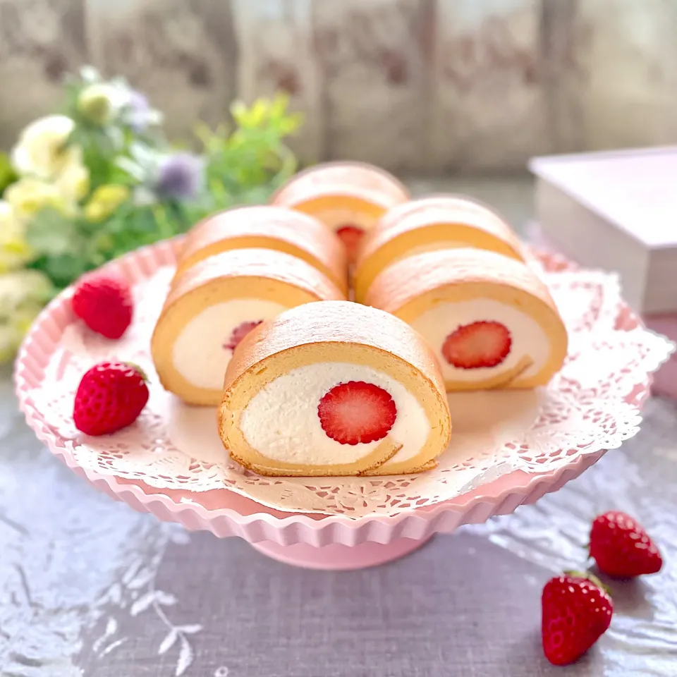 Snapdishの料理写真:苺のロールケーキ🍓|sucreroomさん