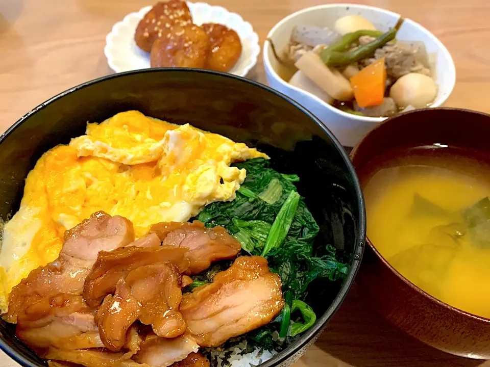 Snapdishの料理写真:息子の3食丼の夕飯|yukopunさん