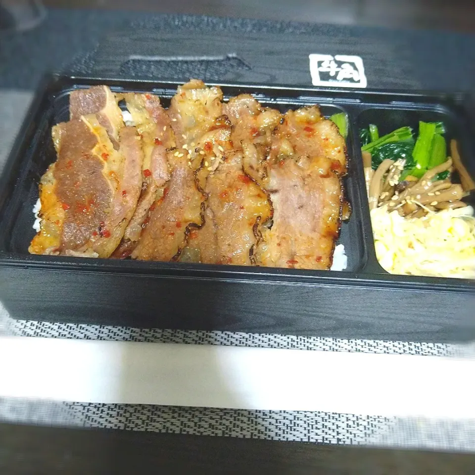 Snapdishの料理写真:牛カルビ弁当|Miさん