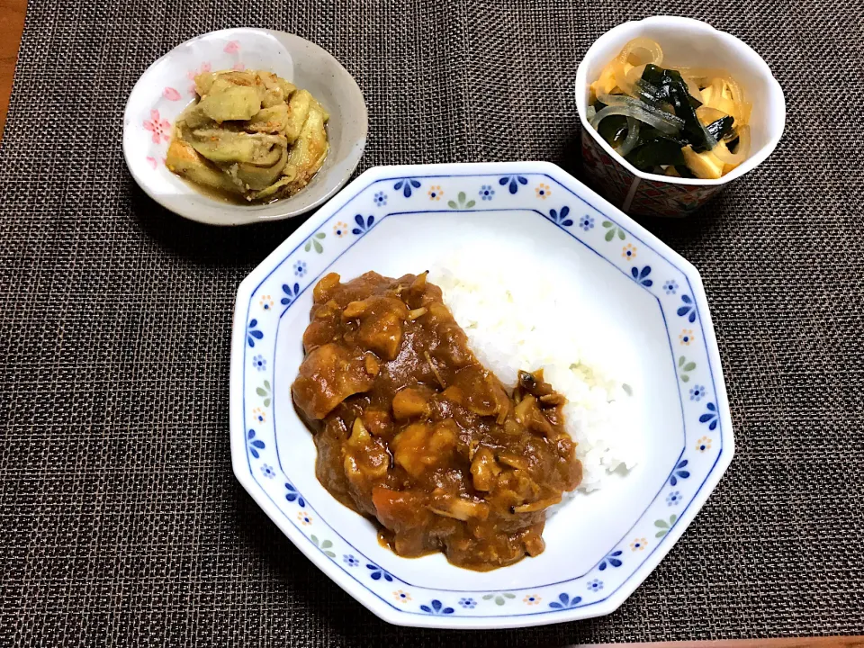 主菜　カレーライス(鶏肉、玉ねぎ、ジャガイモ、人参、しめじ)|柚子きりかさん