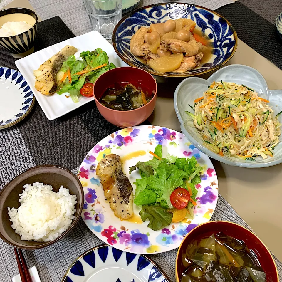 Snapdishの料理写真:鱈のムニエル・大根と手羽先の煮物・春雨サラダ・味噌汁|kekekeさん