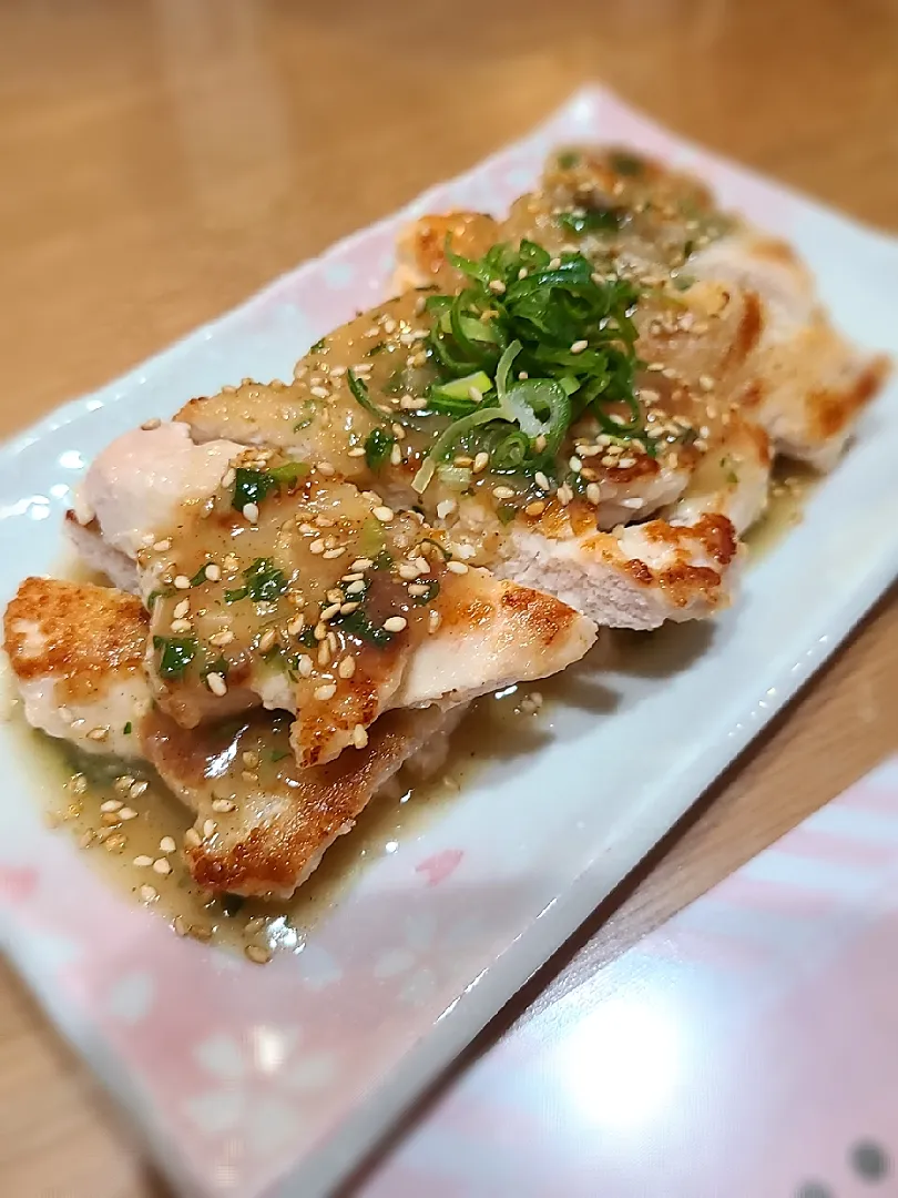 ねぎ塩パリパリチキンソテー😋|みぽりん♪さん