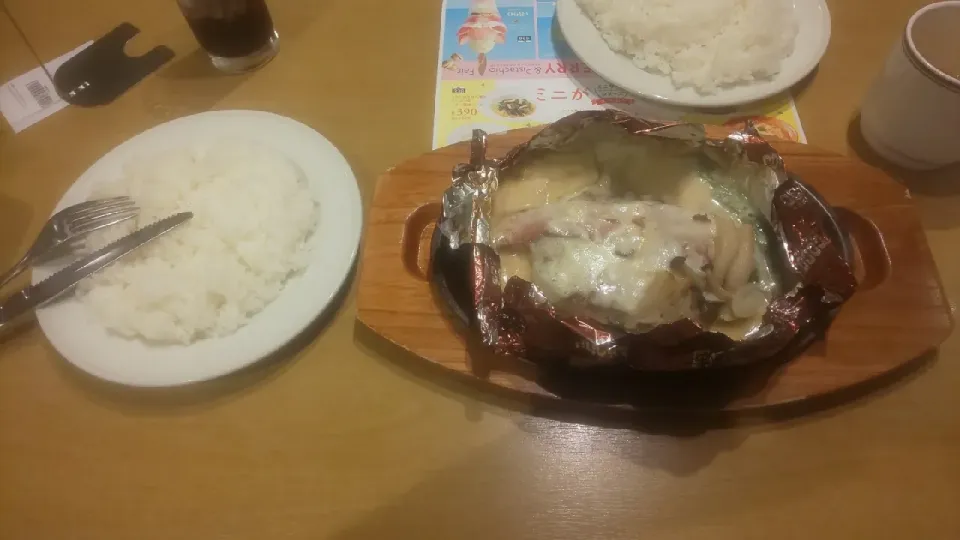 Snapdishの料理写真:COCO'Sの『・春野菜と燻製ベーコンのクリーム包み焼きハンバーグ　145g』(夕飯)|enarinさん